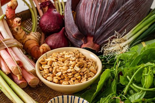 Đặc sản có nhiều ở làng quê miền Bắc, màu phớt hồng, giòn ngon lạ miệng