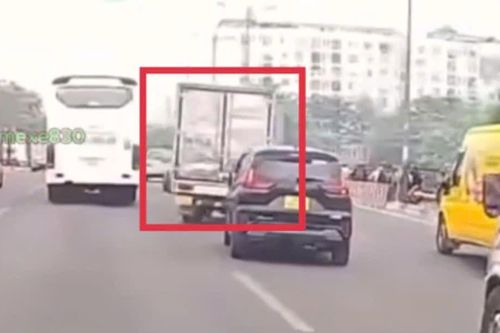 Công an xác định danh tính tài xế lái ô tô lạng lách như phim hành động