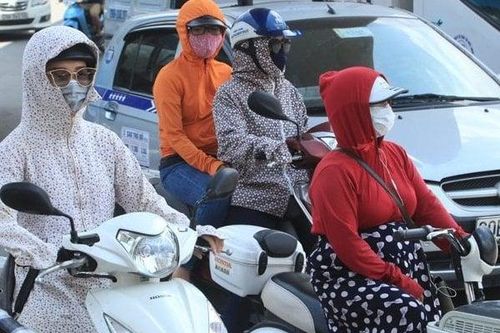 Áo chống nắng màu nào ngăn tia UV tốt nhất?