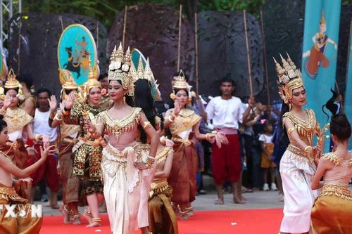 'Angkor Sangkranta 2025' sôi động trong ngày Tết cổ truyền an vui ở Campuchia