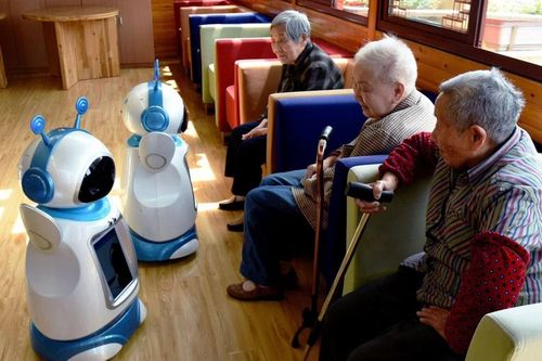 Trung Quốc: Khi robot trở thành người bạn đồng hành với người cao tuổi