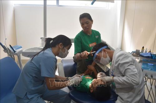 Khám, điều trị miễn phí các bệnh về răng miệng cho trẻ bại não