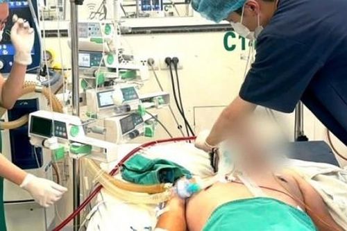 Người đàn ông nguy kịch vì sởi biến chứng