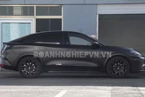 Xe sedan hạng D 'ăn đứt' Toyota Camry, giá thấp hơn Corolla Altis