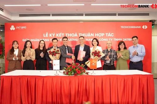 Techcombank tiên phong triển khai dịch vụ đặt mua ngoại tệ trực tuyến