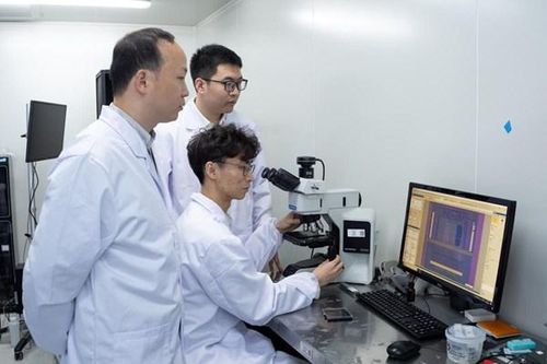 Trung Quốc ra mắt bộ nhớ bán dẫn nhanh nhất thế giới