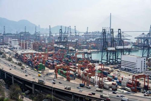 Hong Kong ngừng dịch vụ bưu kiện sang Mỹ giữa căng thẳng thương mại