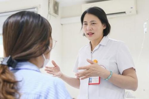Cô gái 22 tuổi mù cả hai mắt sau cắt mí