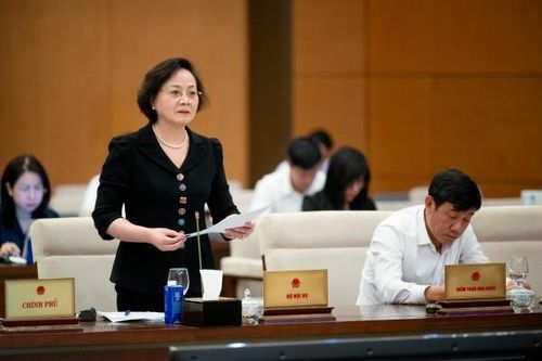 Bộ trưởng Bộ Nội vụ thông tin về cải cách tiền lương