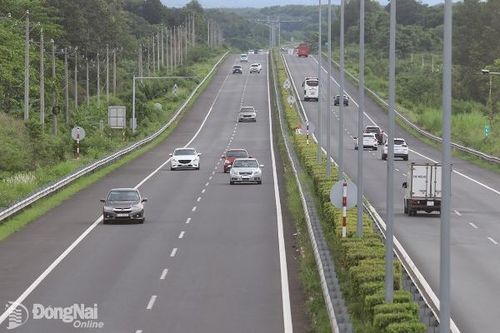 Đẩy nhanh thủ tục để khởi công đường cao tốc Dầu Giây - Tân Phú