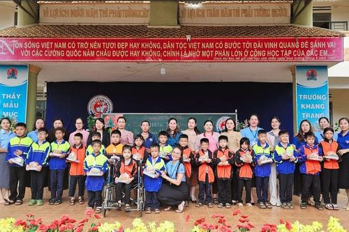 Hơn 700 học sinh Trường Tiểu học Ia Nhin hưởng ứng Ngày Sách và Ngày Người khuyết tật Việt Nam