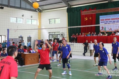 Người cao tuổi nêu gương sáng làm theo lời Bác