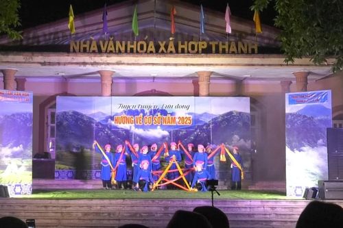 Tuyên truyền lưu động hướng về cơ sở tại xã Hợp Thành