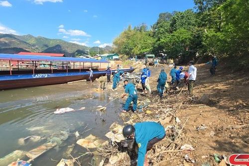 Quỳnh Nhai khẩn trương khắc phục tình trạng ô nhiễm tại bến Pá Uôn