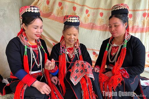 Bà Thanh giữ gìn văn hóa dân tộc