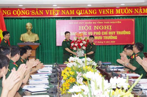 Bàn giao chức vụ Phó Chỉ huy trưởng Bộ Chỉ huy Quân sự tỉnh Thái Nguyên
