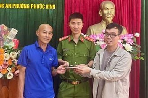 Nhặt được điện thoại, trả người đánh rơi