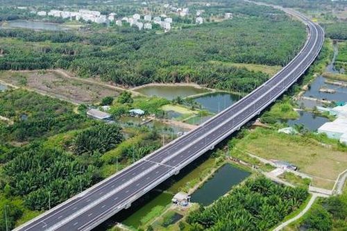 Ngắm 'dải lụa' vắt qua miền ngoại ô TP.HCM sắp thông xe kỹ thuật