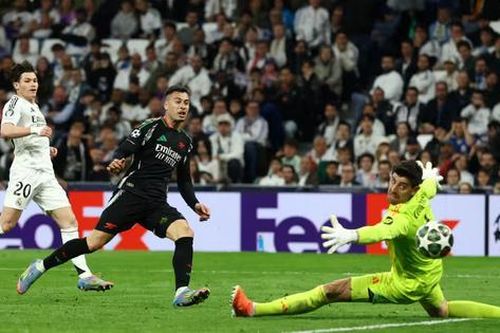 Xác định các cặp đấu bán kết Champions League 2024-2025