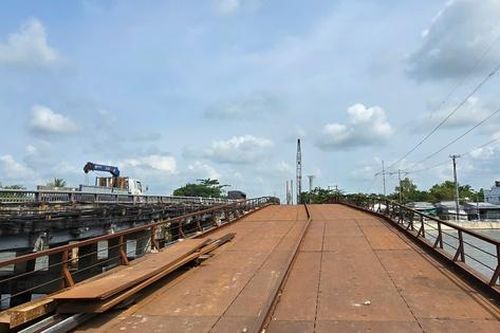 Vướng mặt bằng, vẫn quyết tâm thông xe cầu tạm Ô Môn dịp 1/5