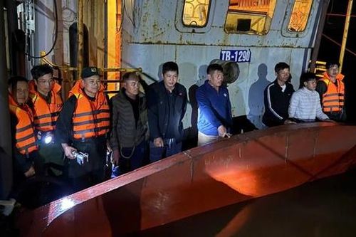 Nam Định bắt giữ 7 phương tiện vận chuyển khai thác cát trái phép