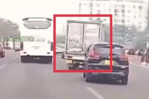 TP.HCM: Phạt nặng tài xế xe tải 'diễn xiếc' trên đại lộ Phạm Văn Đồng