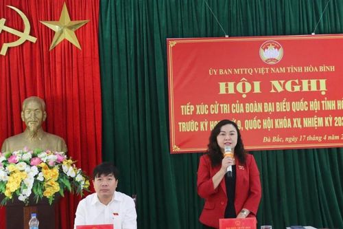 Đoàn ĐBQH tỉnh Hòa Bình tiếp xúc cử tri huyện Đà Bắc, Lạc Sơn trước Kỳ họp thứ Chín
