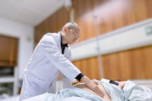 Phẫu thuật dạ dày giảm béo cho cô gái 102 kg