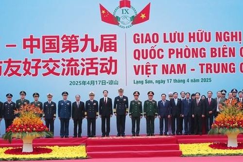 Hai Bộ trưởng Quốc phòng Việt Nam và Trung Quốc hội đàm