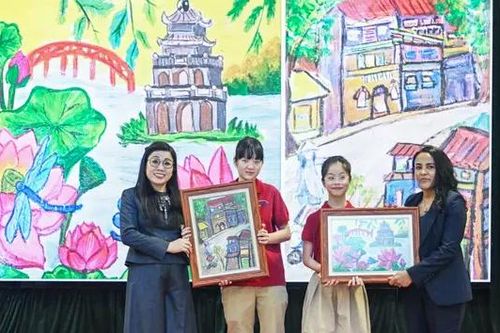 Hai Phu nhân Thủ tướng Việt Nam và Ethiopia thăm học sinh khiếm thị