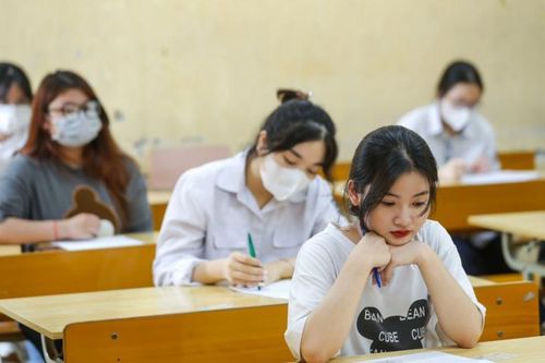 Thi lớp 10 áp lực hơn đại học, nhiều phụ huynh đổ tiền 'giữ chỗ' trường tư