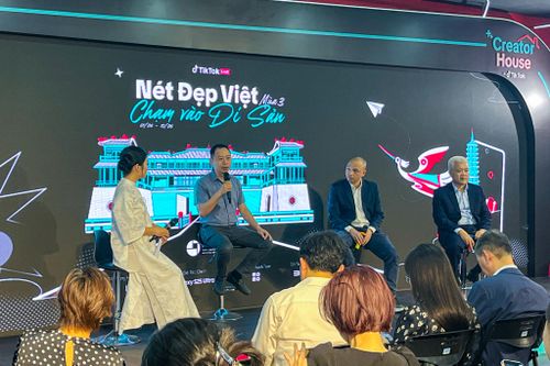 Giới trẻ 'đi tour' di sản bằng điện thoại: Công nghệ thúc đẩy du lịch bền vững
