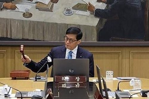 Ngân hàng trung ương Hàn Quốc giữ lãi suất chủ chốt hỗ trợ đồng won mất giá