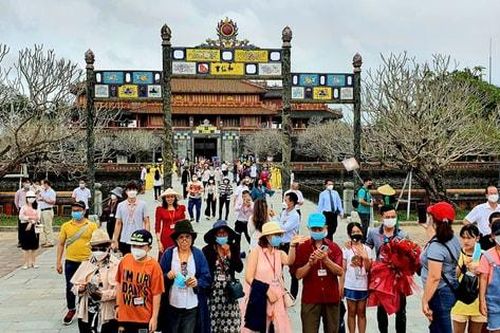Phát triển du lịch Huế bền vững: Bảo tồn bản sắc văn hóa và đổi mới sản phẩm