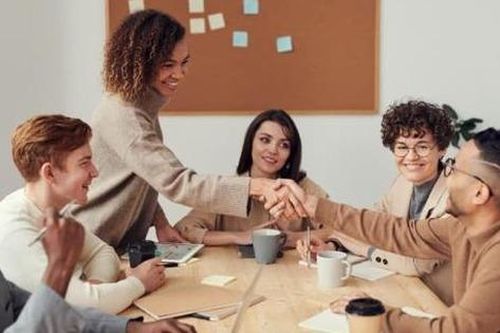 14 câu trong giao tiếp thể hiện EQ cao mà người thông minh thường dùng khiến ai cũng quý mến