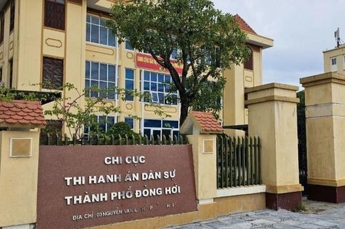 Chi cục trưởng Chi cục Thi hành án dân sự thành phố Đồng Hới bị cách chức tất cả chức vụ trong Đảng