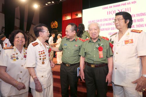 Công an Hà Nội gặp mặt cán bộ chi viện chiến trường miền Nam thời kỳ kháng chiến chống Mỹ cứu nước