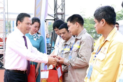 Hà Nội phát động Tháng hành động về An toàn, vệ sinh lao động và Tháng Công nhân