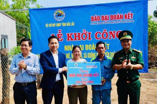 Báo Đại Đoàn Kết phối hợp Bộ Chỉ huy Biên phòng Đắk Lắk khởi công xây nhà Đại Đoàn Kết tặng hộ nghèo vùng biên