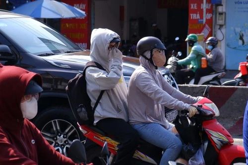 TP.HCM nắng nóng mở rộng, mưa trái mùa vào chiều tối