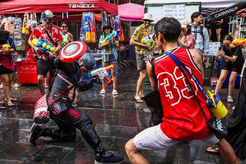 Hơn 1.500 vụ tai nạn, 51.000 tấn rác tại Songkran Thái Lan 2025
