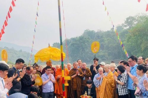 Vui tết Bun Huột Nặm với người Lào ở Mường Luân