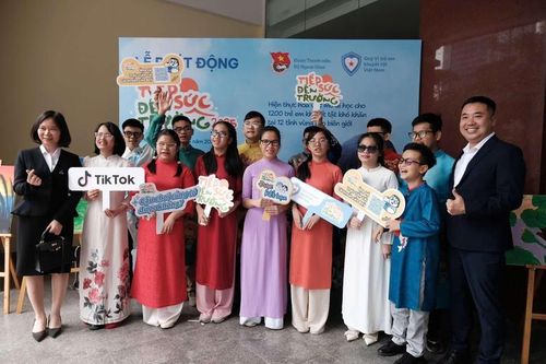Phát động chương trình 'Tiếp sức đến trường' cho trẻ khuyết tật Việt Nam