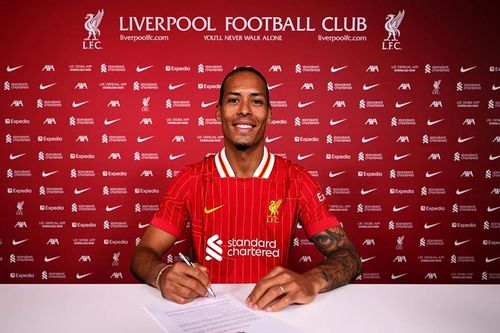 Liverpool gia hạn hợp đồng với Van Dijk đến 2027