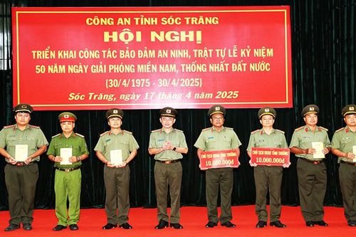 Thưởng đột xuất cho tập thể, cá nhân triệt phá băng nhóm lừa đảo từ khu 'Tam Thái Tử'