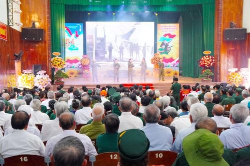 Hàng trăm cựu binh hội ngộ ở quê hương khởi nghĩa Chàng Lía
