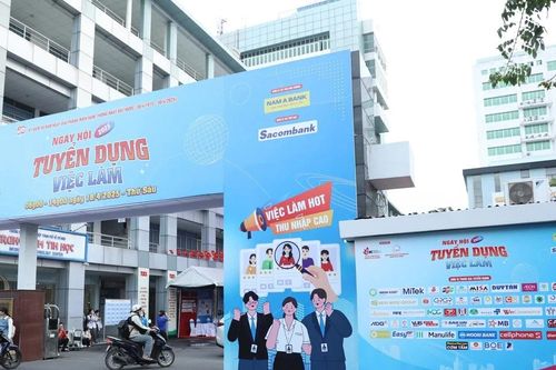 Hơn 4.000 sinh viên tham dự Ngày hội tuyển dụng việc làm 2025 tại Trường Đại học Công nghiệp TPHCM