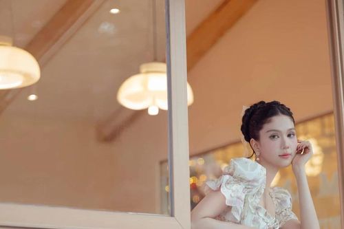 'Nữ hoàng nội y' Ngọc Trinh chuẩn bị làm mẹ?