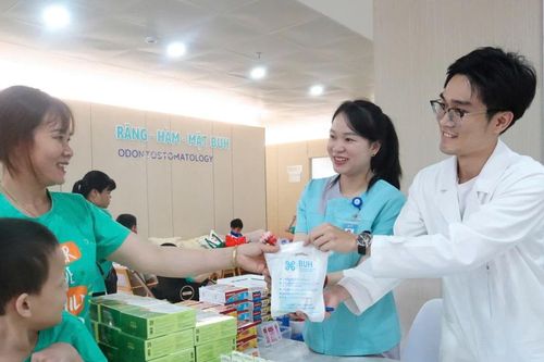 Chăm sóc răng miệng cho trẻ bại não