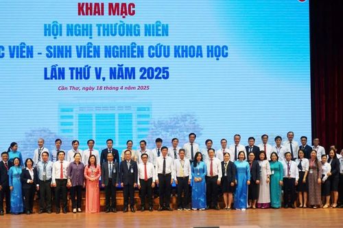 Sinh viên, học viên Y Dược Cần Thơ lập kỷ lục với 450 báo cáo khoa học năm 2025